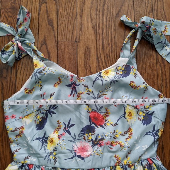 π NWOT floral sundress with adjustable shoulder tie straps - Picture 3 of 5